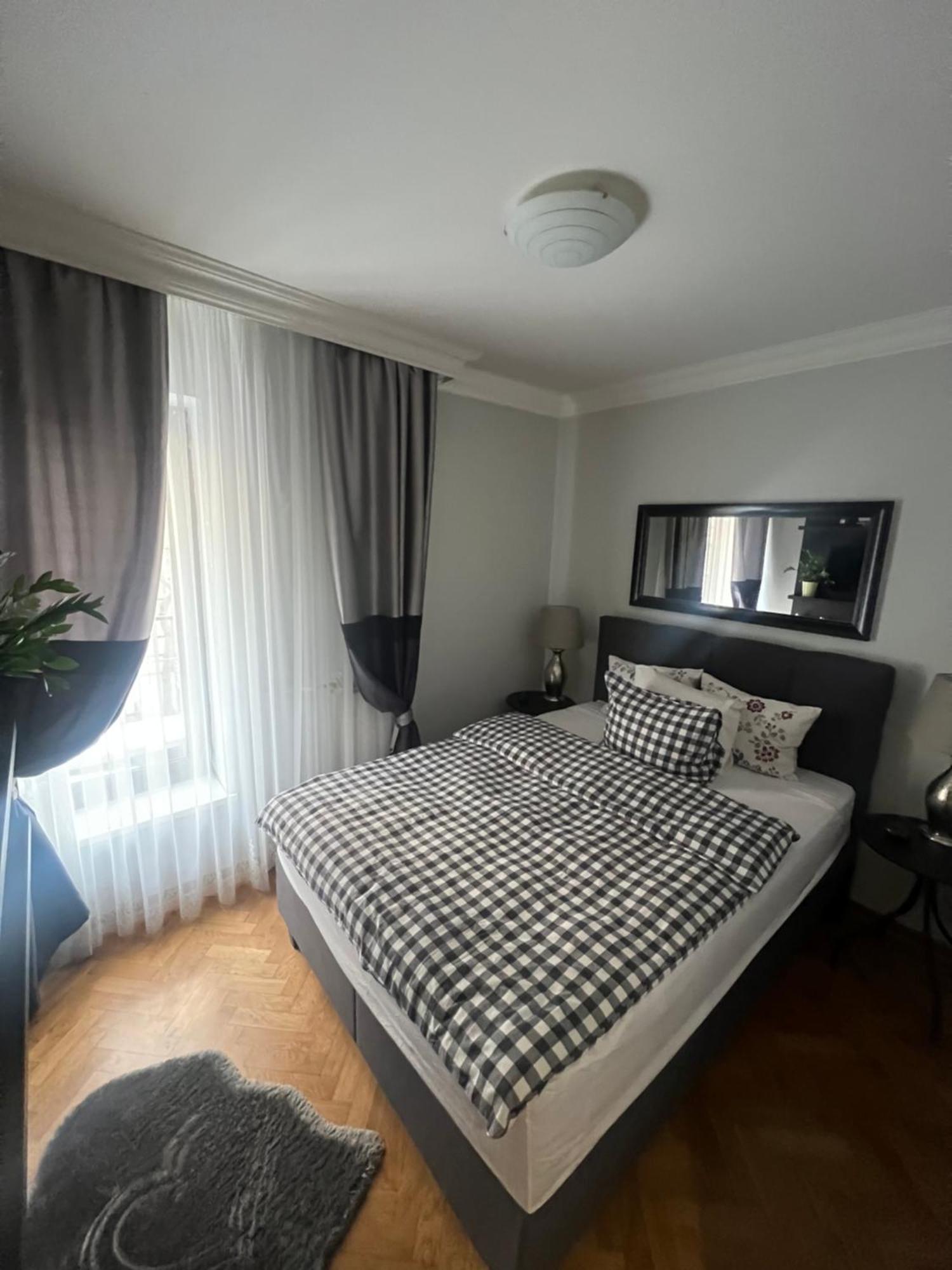 Apartament D-22 *